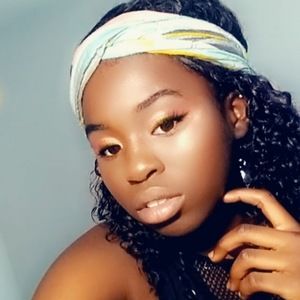 Meet your Posher, Adriana